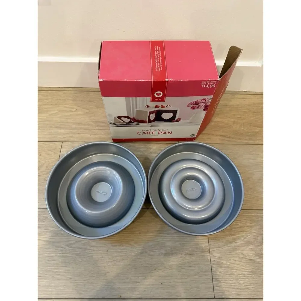 Valentine's Day Wilton Nonstick Heart Tasty Fill Cake Pan Set